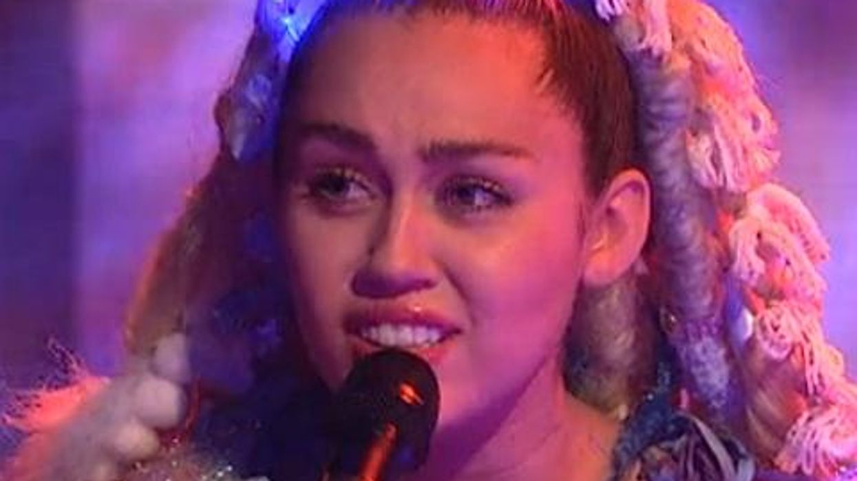 <p>WATCH: Miley Cyrus Bursts Into Tears During Intense Saturday Night Live Performance</p>