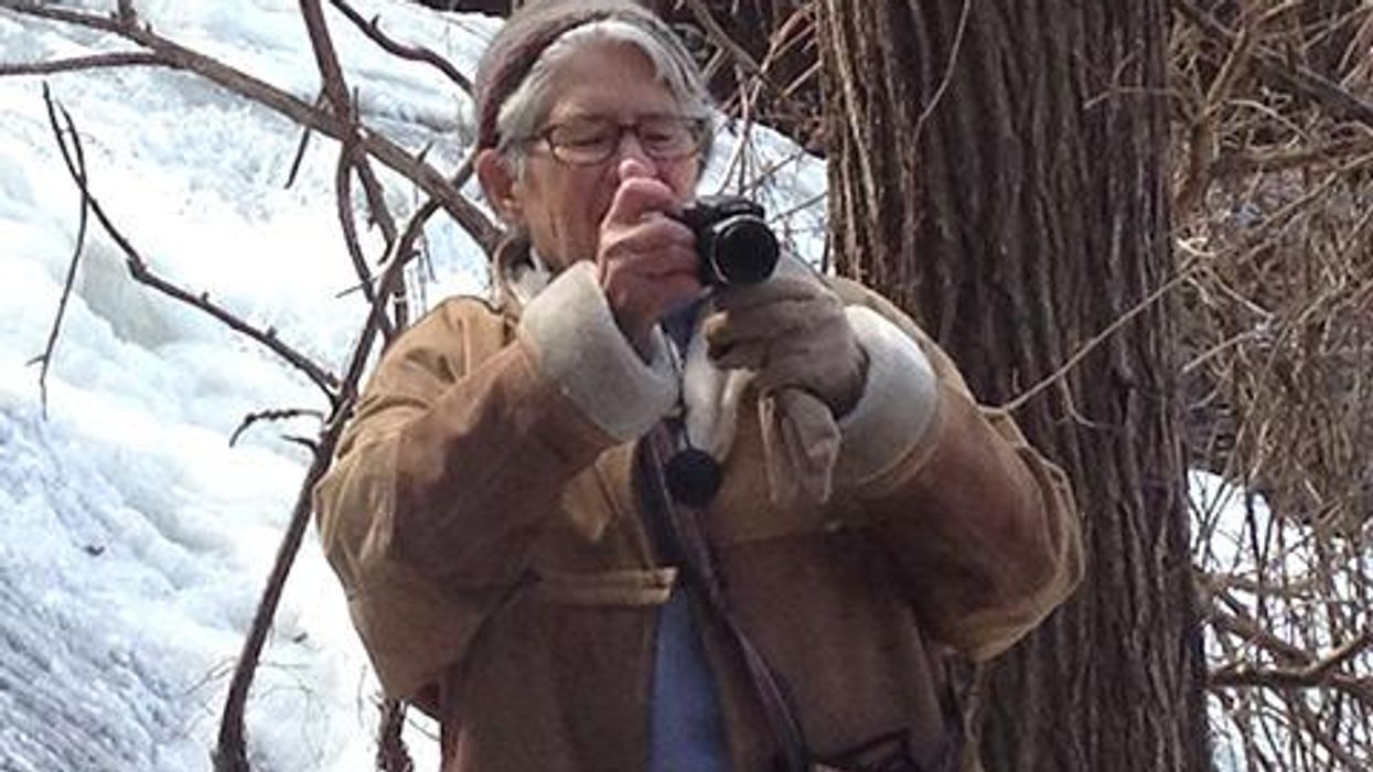 <p>Honey Lee Cottrell, Pioneering Lesbian Erotica Photographer, Dead at 69</p>