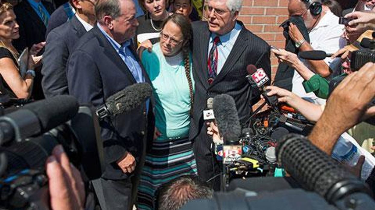 BREAKING: Kentucky Deputy Clerk Claims Kim Davis Violated Judge's Order