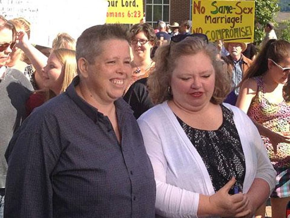 Lesbian Couple Heckled While Applying for a Marriage License under Kim Davis' Watch 