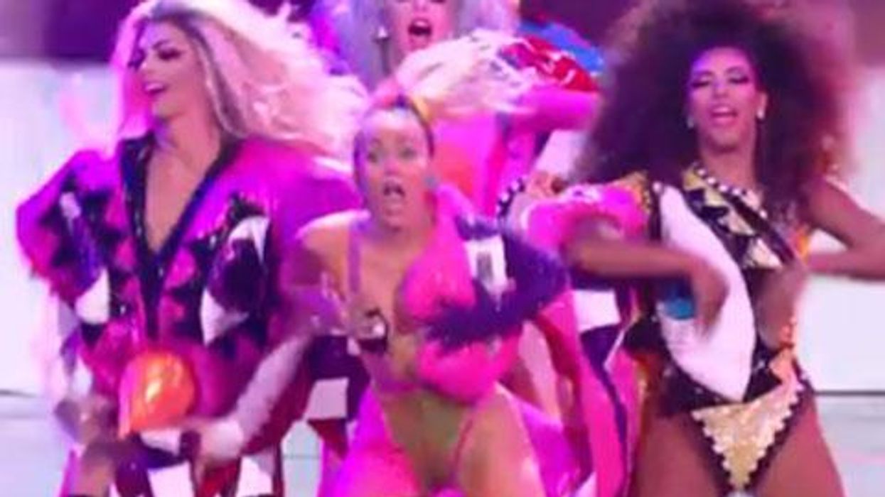 <p>WATCH: Miley Cyrus Features LGBT Youth and Drag Queens in VMA's Closing Number</p>