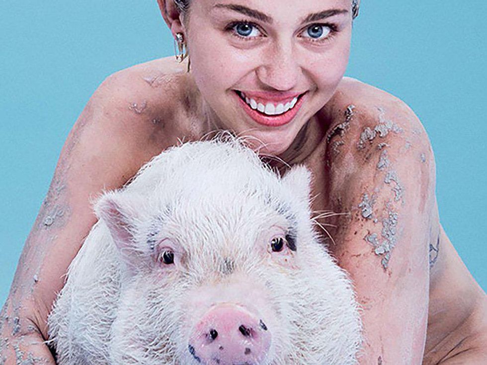 Miley Cyrus Will Be the First Out Pansexual to Host MTV VMA's 
