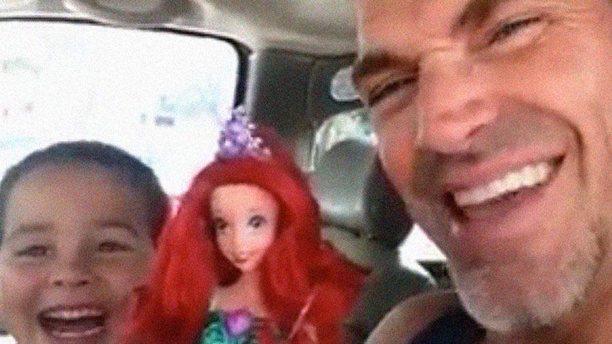 <p>This Dad's Reaction to His Son Choosing a 'Girl's Toy' Is #LifeGoals</p>