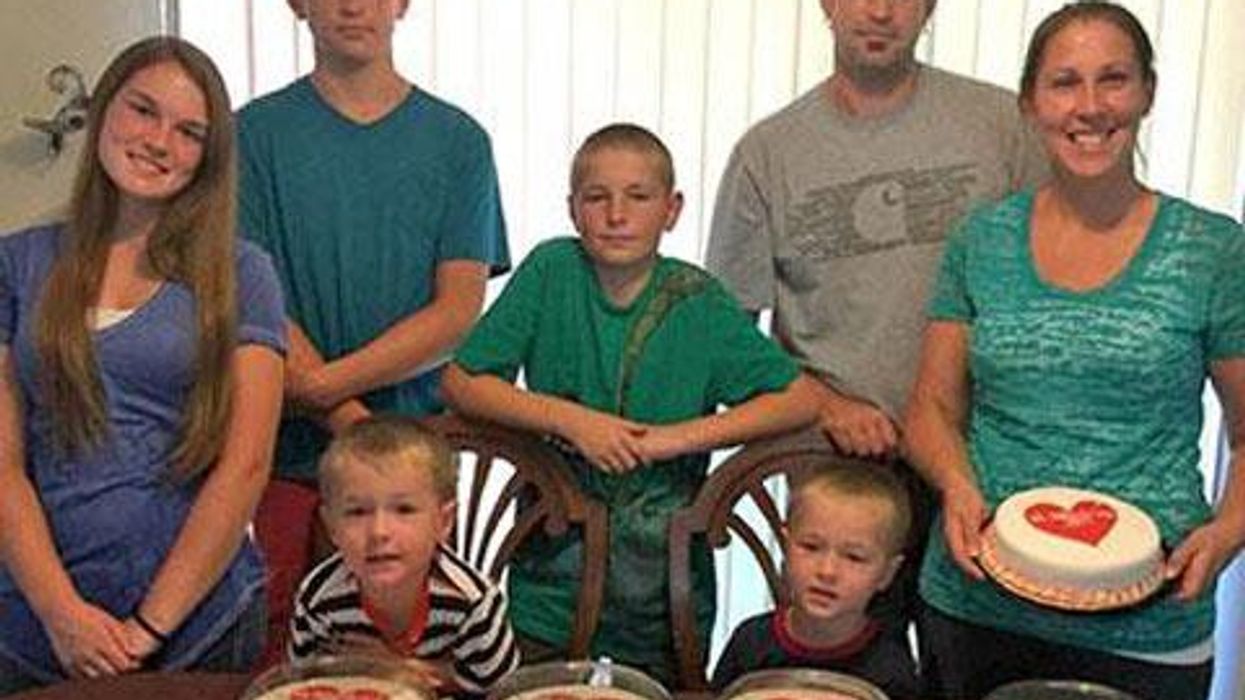 <p>Infamous Christian Bakers Send Cakes to LGBT Organizations</p>