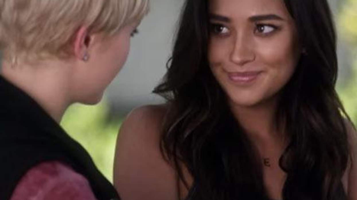 <p>WATCH: Who Will Emily Take to Prom on <em>Pretty Little Liars</em>?</p>