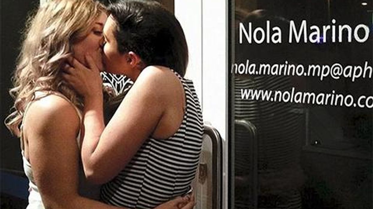 <p>Lesbian Couple's Kiss Outside Antigay Politician’s Office Wins the Internet</p>