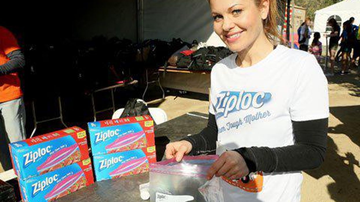 <p>Candace Cameron's Gay Friends Love Her Even As She Defends Anti-Gay Bakery</p>