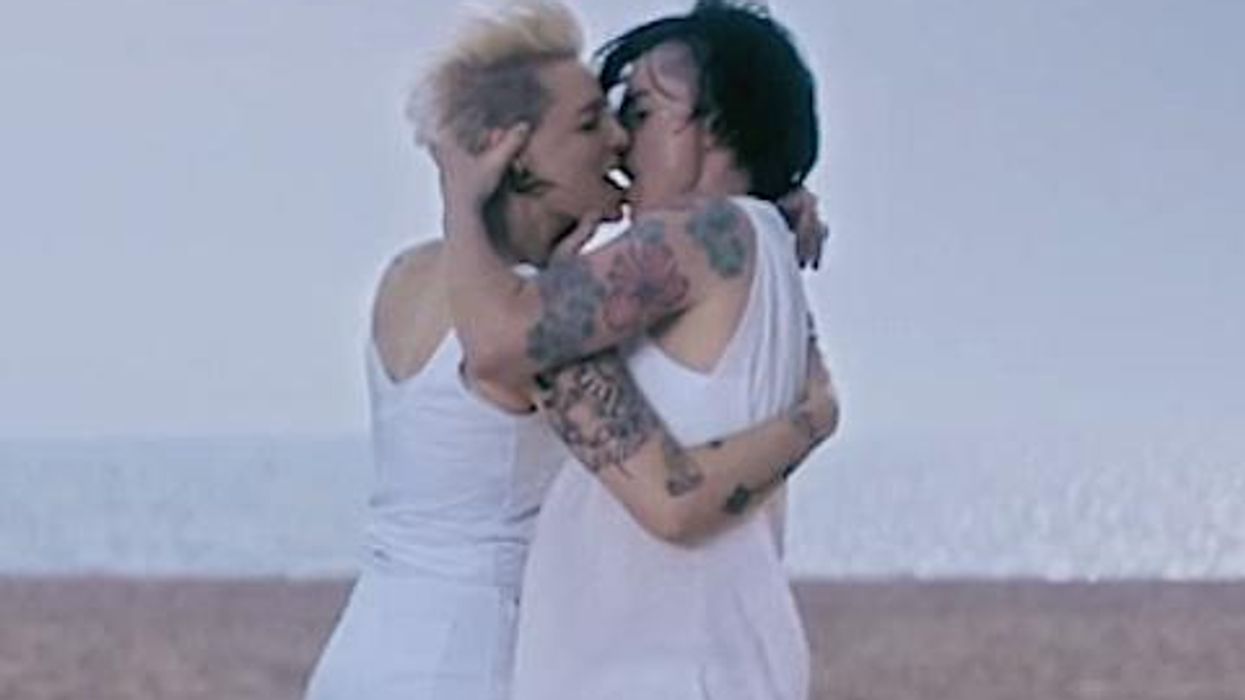 <p>WATCH: Tove Lo's Awesomely Inclusive "Timebomb" Video Features Female Couple</p>