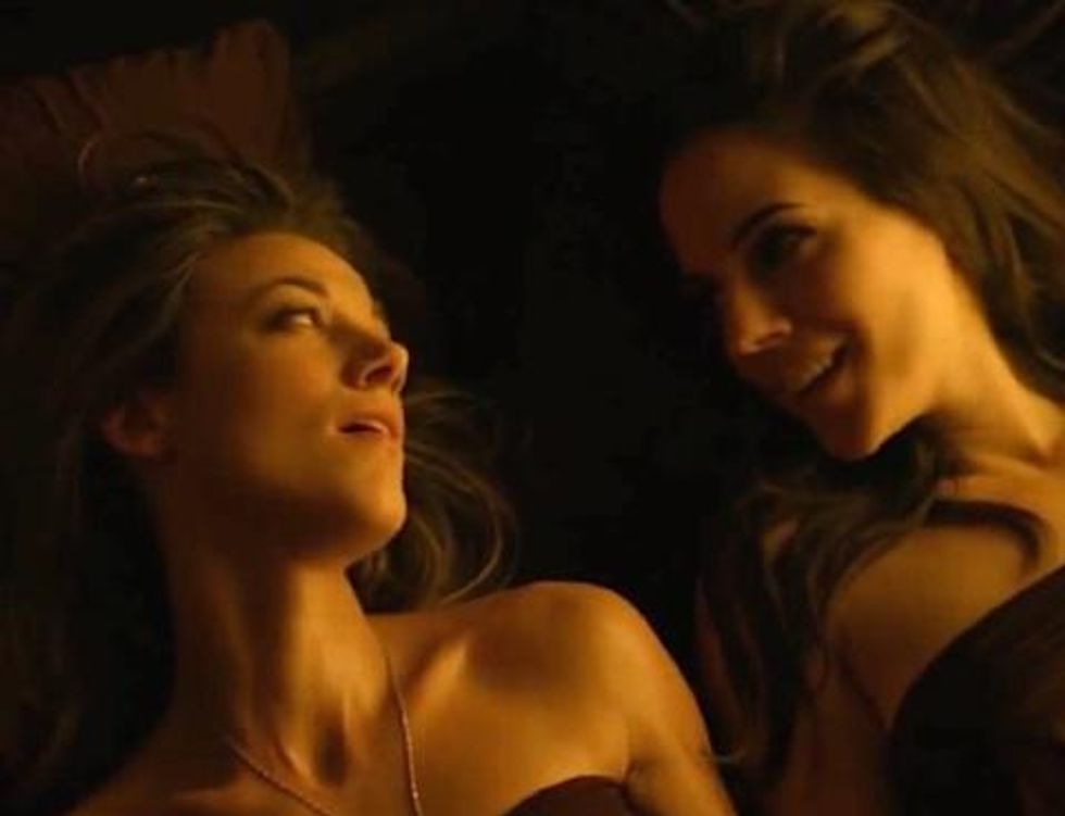 Asin Hot Lesbians Having Sex Movies - Top 10 Steamiest Bisexual and Lesbian Sex Scenes on Lost Girl