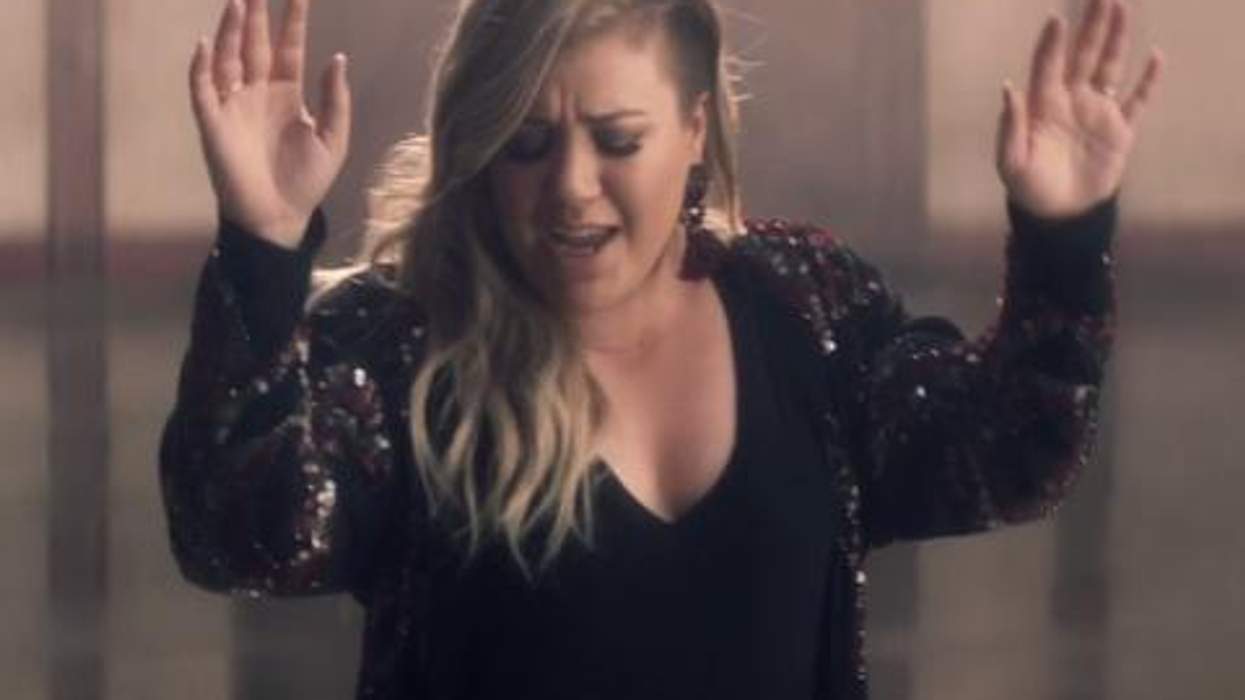 <p>WATCH: Kelly Clarkson Makes Us Feel "Invincible" in New Music Video</p>