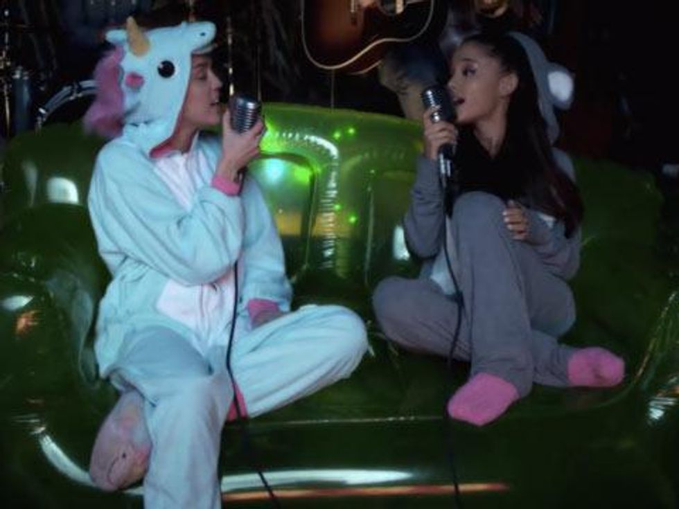 WATCH: Miley Cyrus & Ariana Grande Are Adorable Singing 'Don't Dream It's Over' 