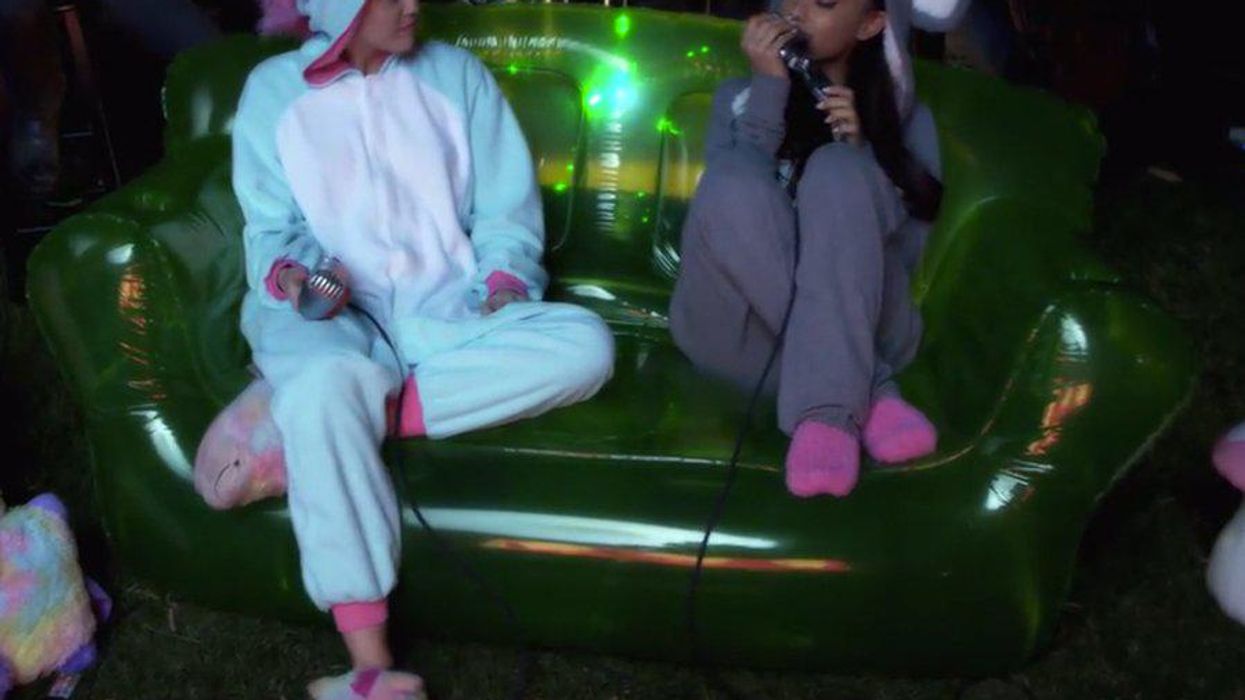 <p>Watch in Wonder as Ariana Grande, Miley Cyrus Sing for LGBT Youth in Unicorn Onesies</p>