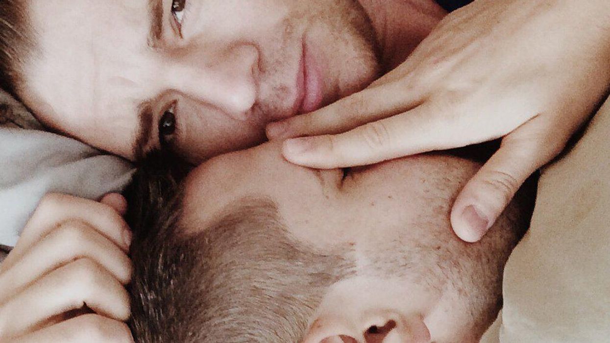 <p>10 Cuddling Positions That Won't Make Your Arm Fall Off</p>