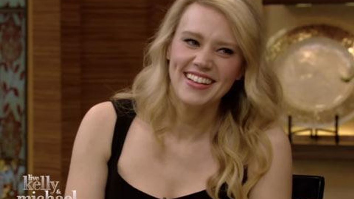 <p>WATCH: Kate McKinnon and Kelly Ripa Meet the Long Island Medium</p>