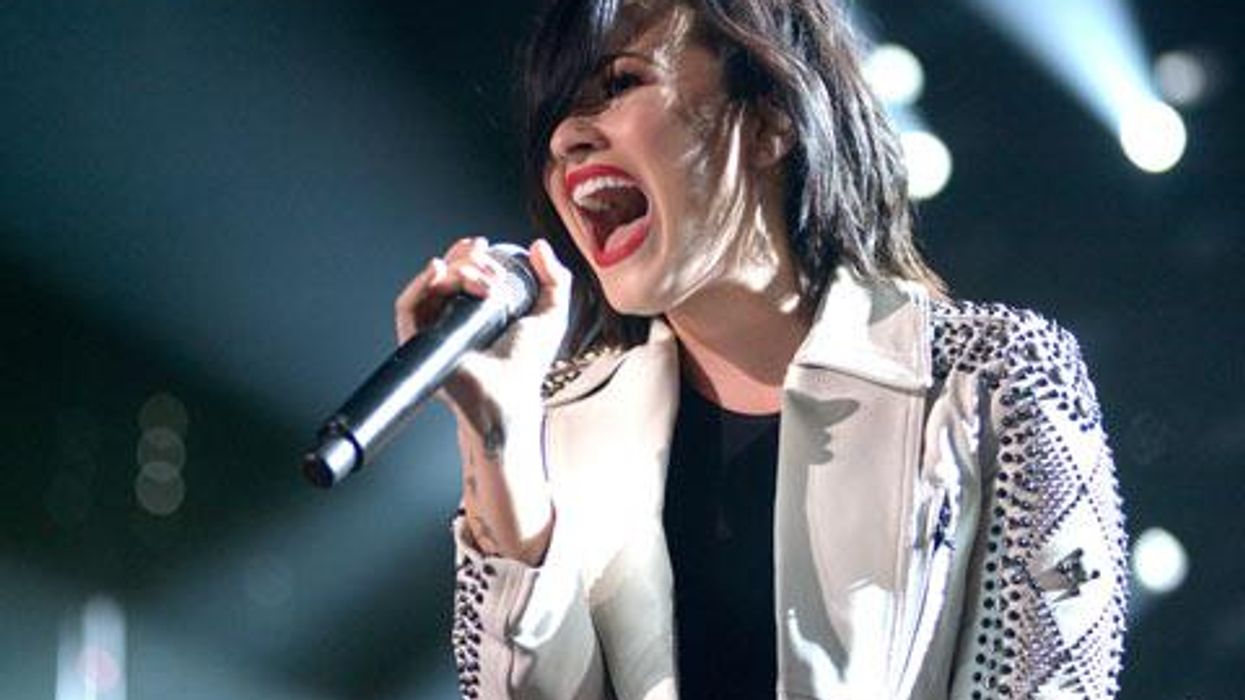 <p>WATCH: Demi Lovato Dedicates 'Warrior' to Bruce Jenner</p>