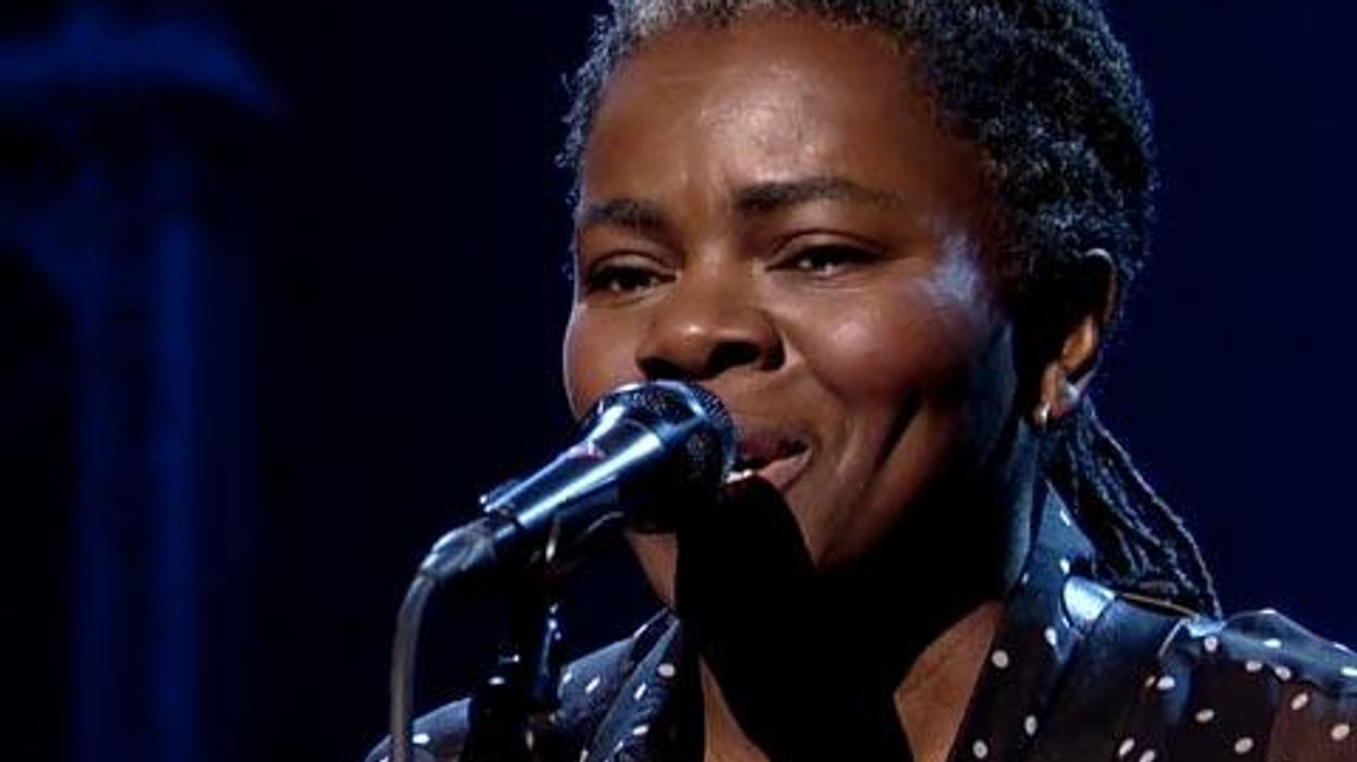 <p>WATCH: Try Not to Tear Up Listening to Tracy Chapman Sing 'Stand By Me'</p>