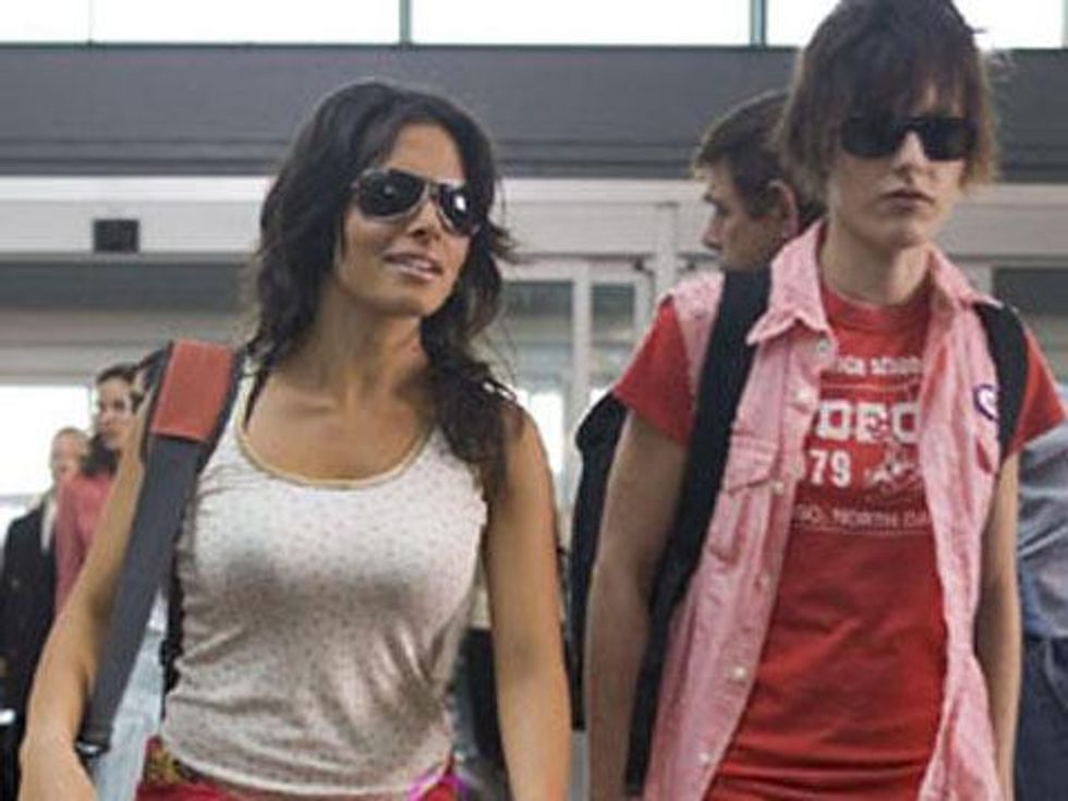 7 Lesbian and Bisexual Girl Travel Problems 