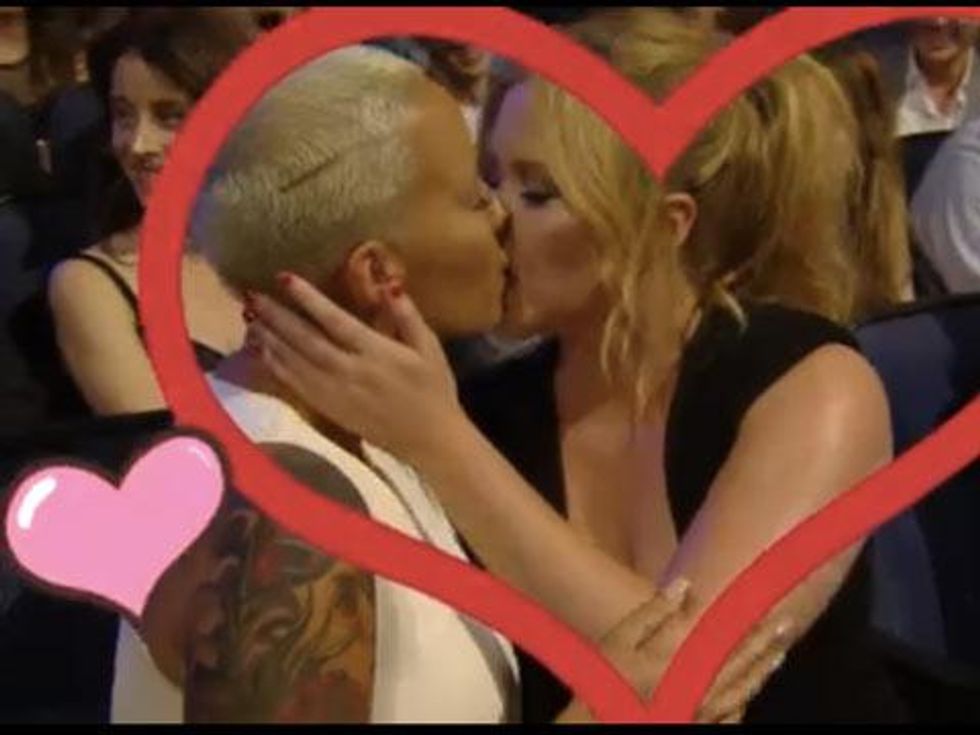 Amy Schumer Lesbian Nude - WATCH: Amy Schumer and Amber Rose Totally Win at the MTV Kiss Cam