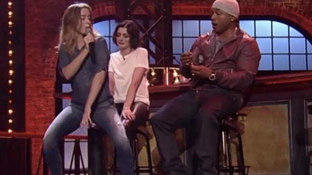 <p>WATCH: Emily Blunt Grinds on Anne Hathaway in Epic Lip Sync Battle</p>