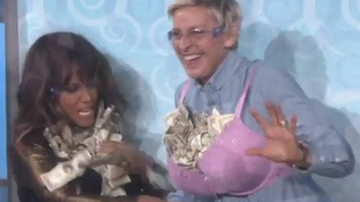 <p>WATCH: Ellen DeGeneres and Halle Berry Stuff Their Bras with Money!</p>