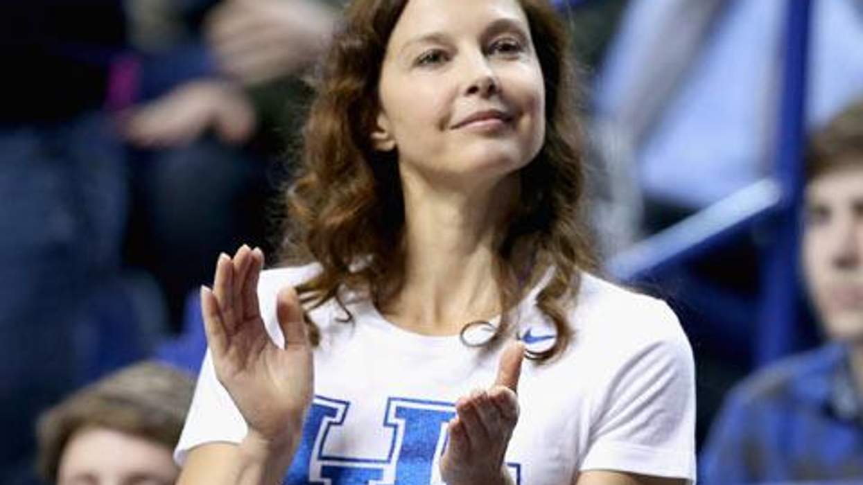 <p>Ashley Judd Calls Out Misogynist Twitter Trolls in the Best Way Possible</p>