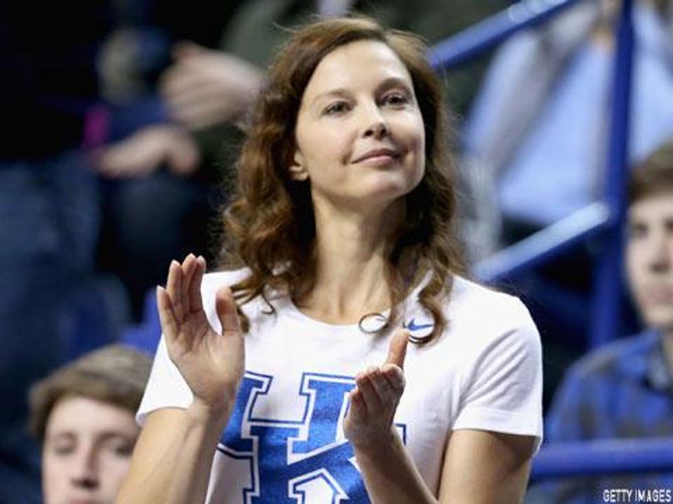 Ashley Judd Calls Out Misogynist Twitter Trolls in the Best Way Possible 