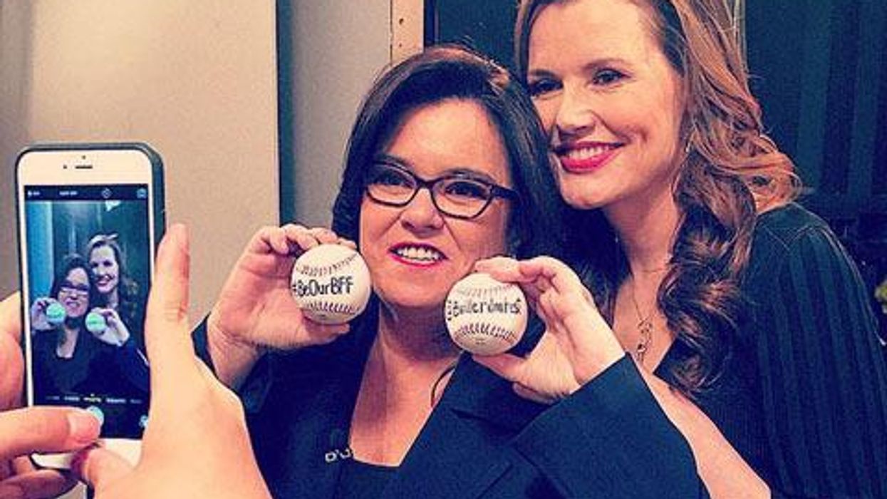 <p>Pic of the Day: Rosie O'Donnell and Geena Davis Have an <em>A League of Their Own</em> Reunion</p>