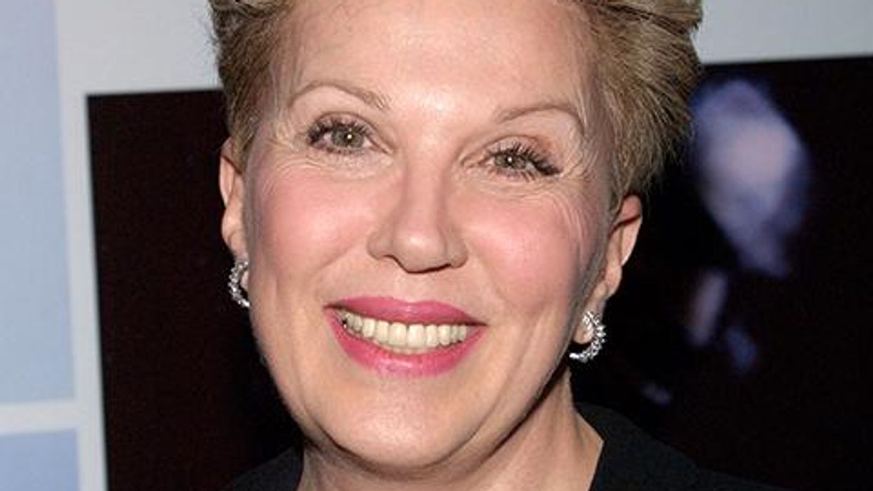 <p>Dear Abby Offers Great Advice to Gay Grandmother Shunned By Her Son and Religious Wife</p>