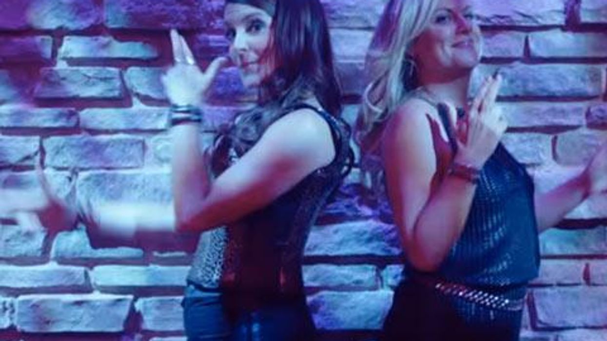 <p>WATCH: Missing Amy Poehler & Tina Fey Already? Here's a First Look at Their Movie <em>Sisters </em></p>