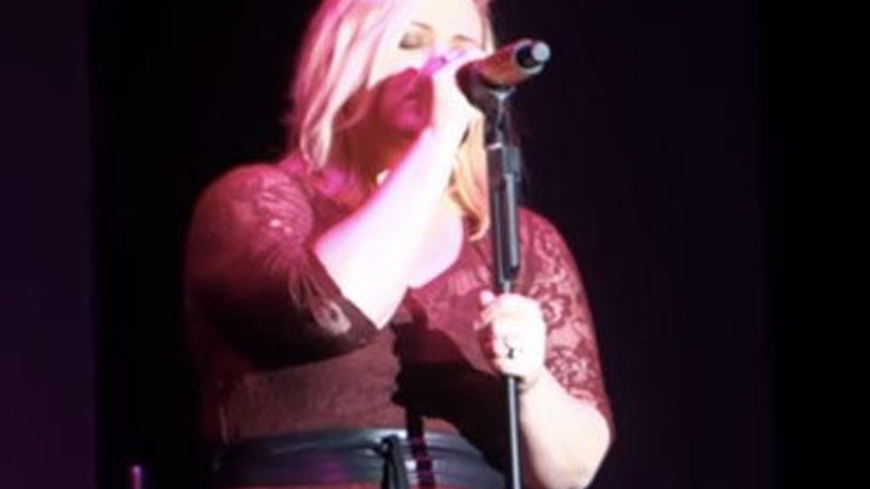 <p>WATCH: Kelly Clarkson's "Girl Crush"</p>