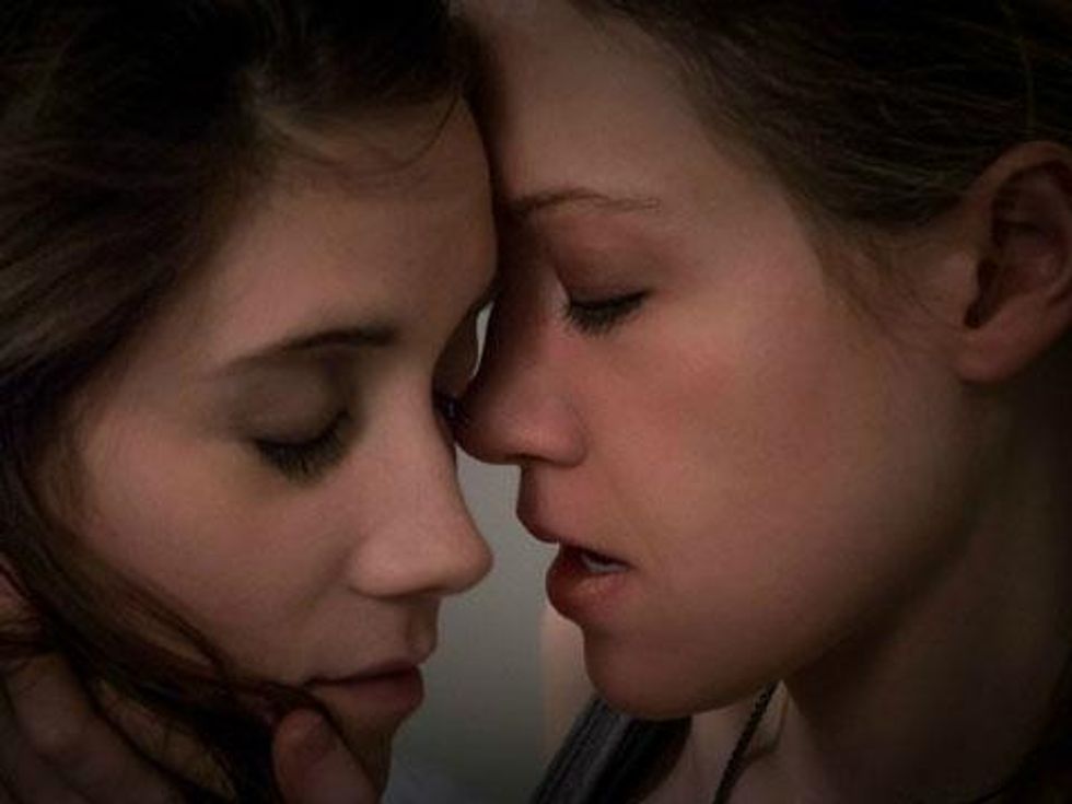 WATCH: Girl/Girl Scene Preps Us for Season 3 With Some Sexy Girl/Girl Action 