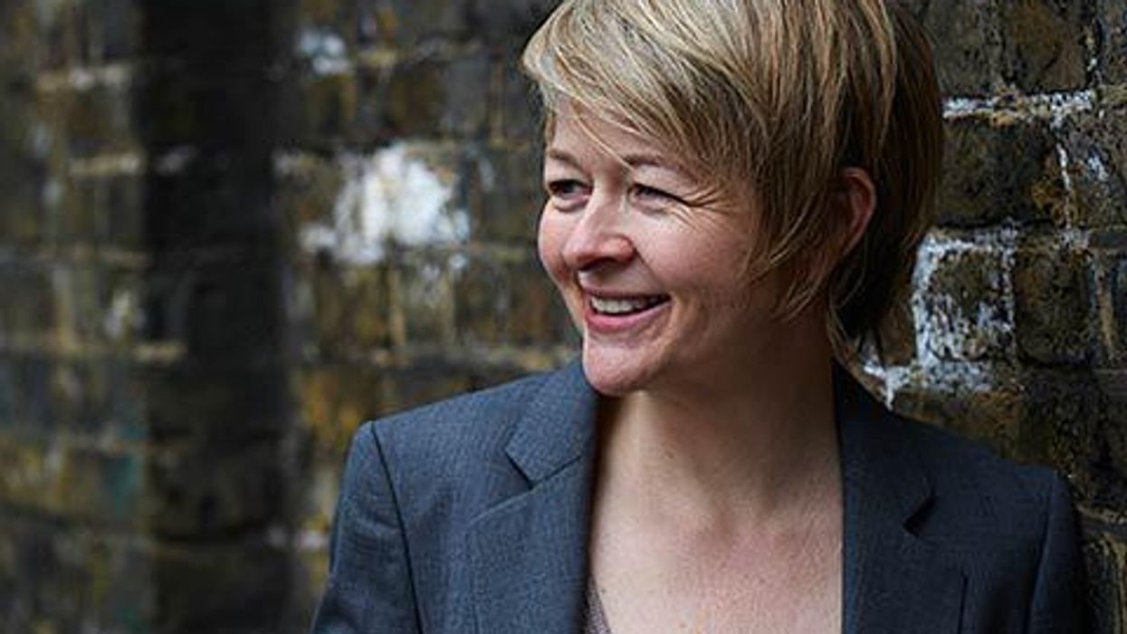 <p>Sarah Waters's <em>The Paying Guests:</em> A Love Story With a Stunning Turn</p>