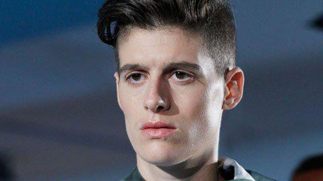 <p>4 Times Androgynous Model Rain Dove Rocked NY Fashion Week Walking as Male and Female</p>