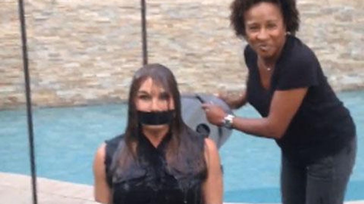 <p>WATCH: Wanda Sykes Binds, Gags, and Soaks Brooke Shields for ALS</p>