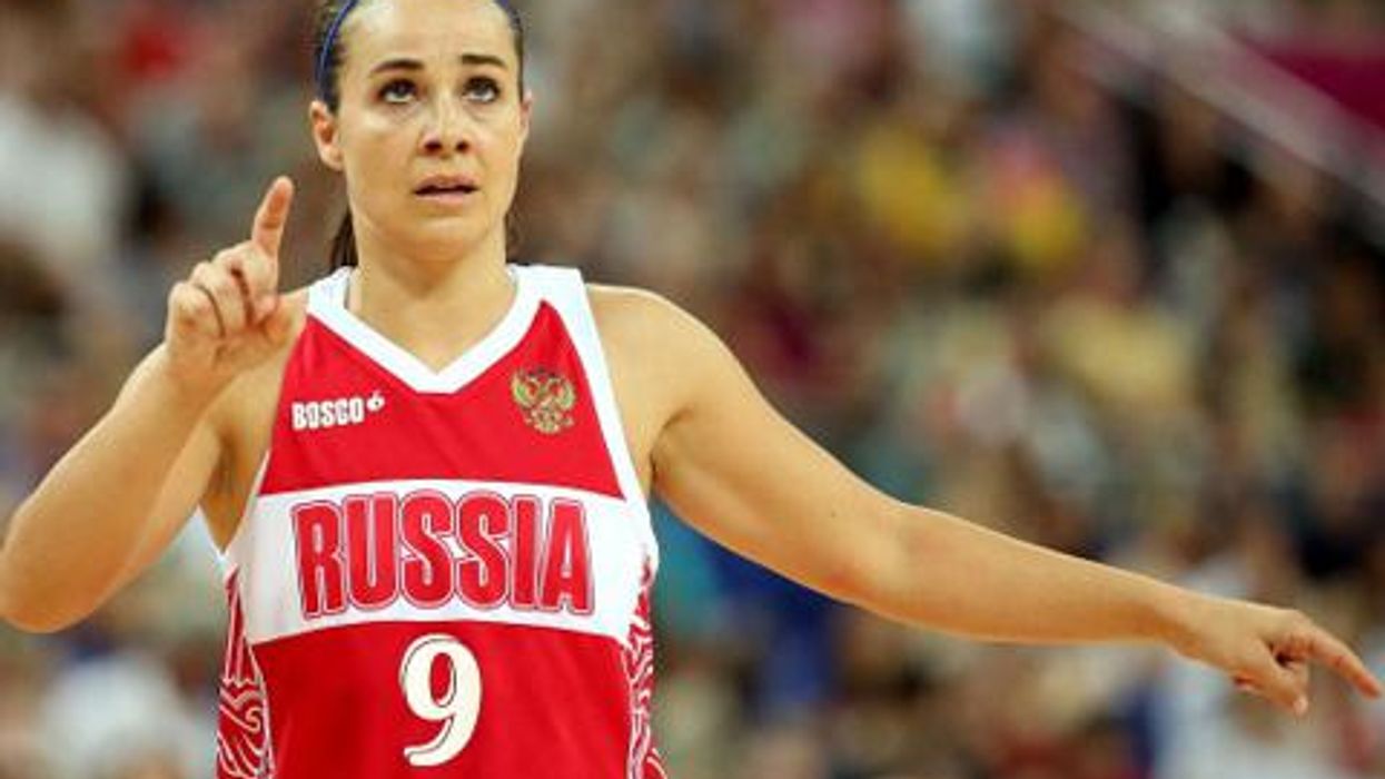 <p>Becky Hammon Shatters NBA Glass Ceiling</p>