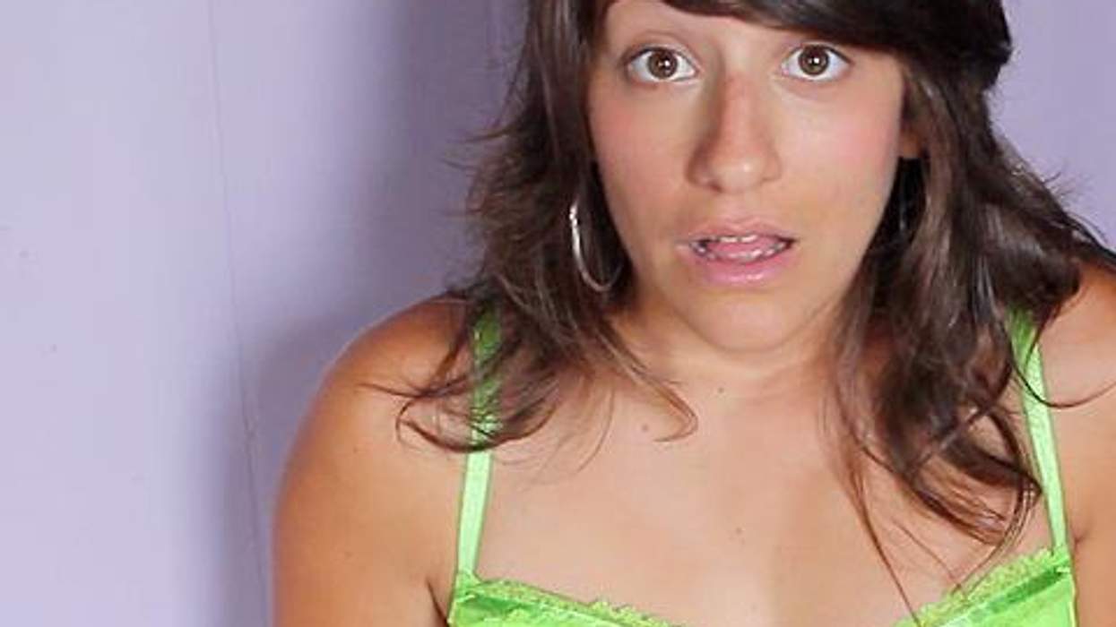 <p>WATCH : Bria and Chrissy Help Arielle Illustrate Small Boob Sex Appeal</p>