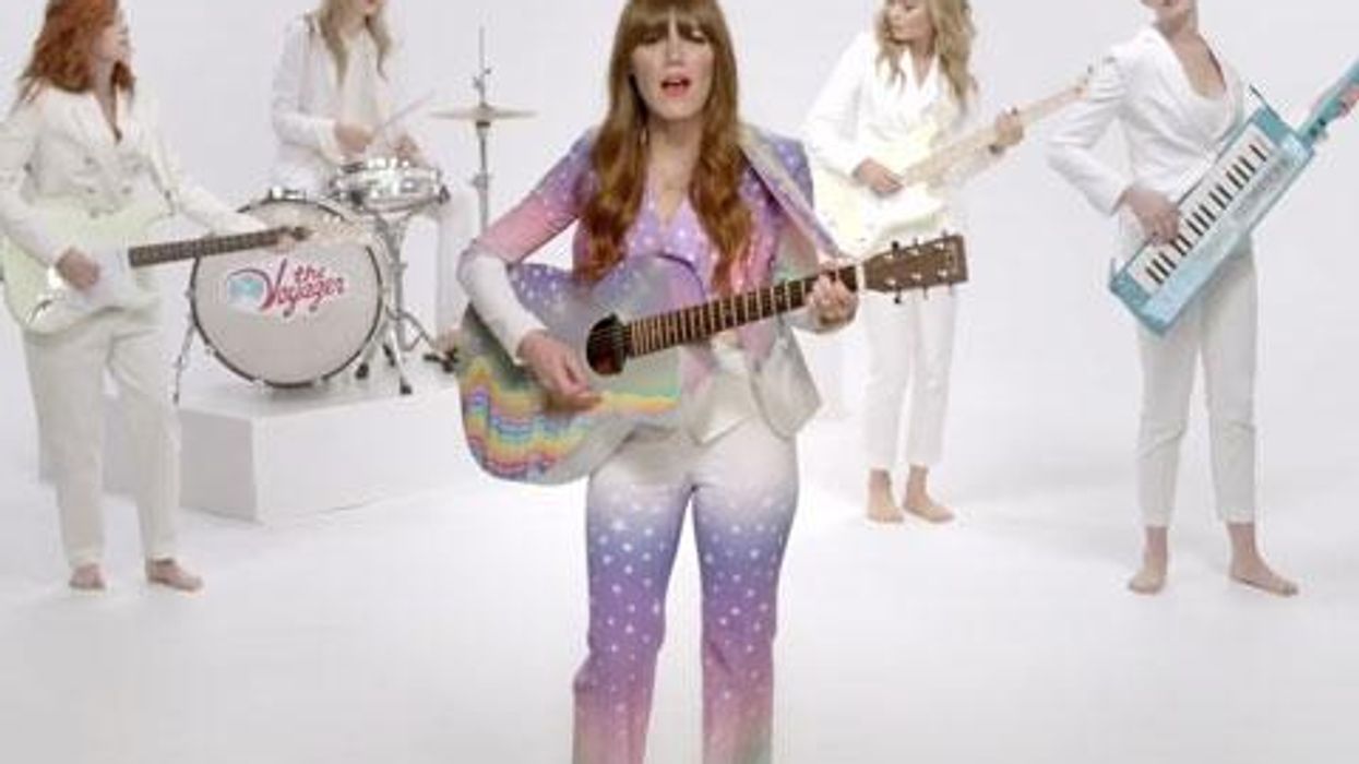 <p>WATCH: Kristen Stewart, Anne Hathaway, & Brie Larson Go Bro in Jenny Lewis' Music Video</p>
