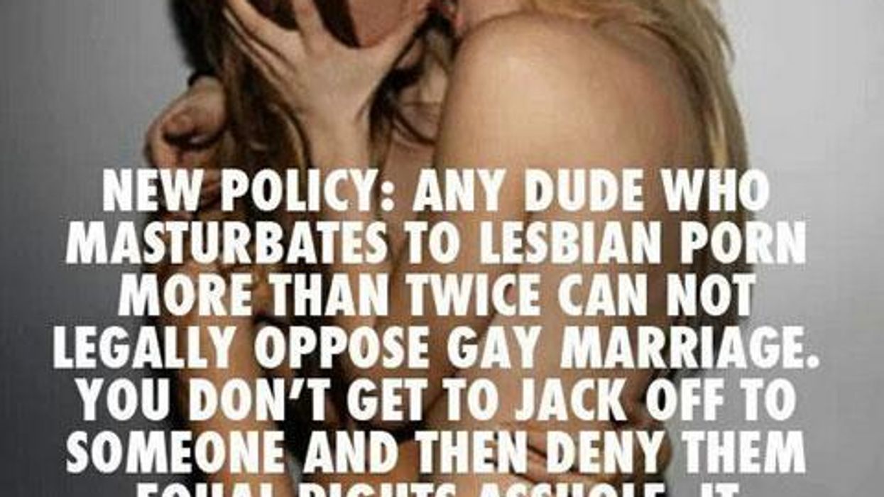<p>Perfect Lesbian Porn Meme Needs to Become a Sticker Immediately</p>