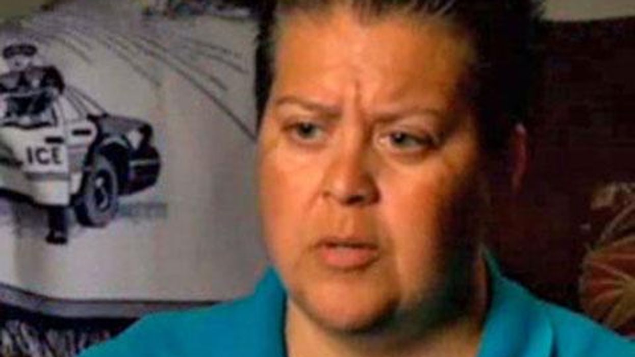 <p>South Carolina Town Votes To Reinstate Fired Lesbian Police Chief While Seeking to Oust Homophobic Mayor</p>