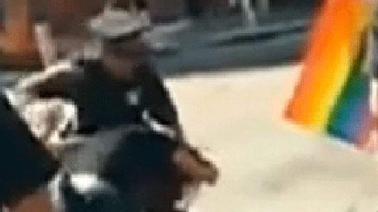 <p>Cop Caught on Video Beating Lesbian Teen at Pittsburgh Pride</p>