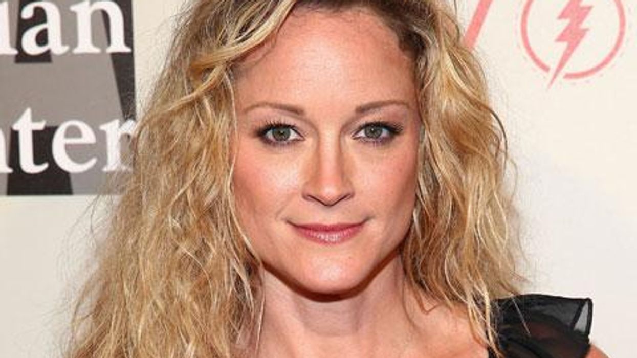 <p>10 Minutes with The Fosters' Teri Polo on LGBT Fans and Sexy Scenes with Sherri Saum!</p>