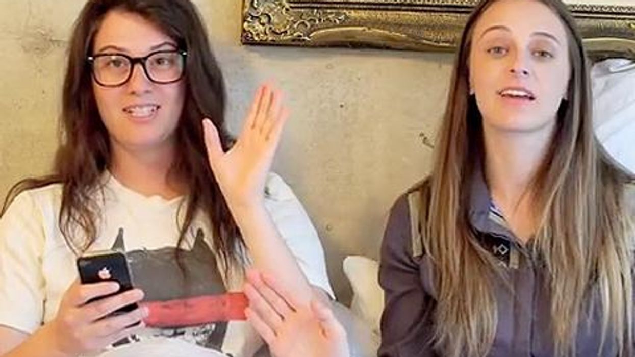 <p>WATCH : Lesbians Teach You How To Find A Girlfriend!</p>