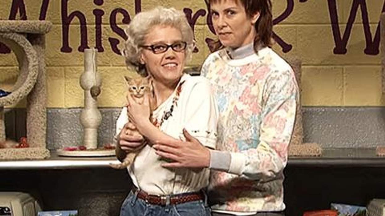 <p>WATCH: Charlize Theron Has a Thing for Cats and Kate McKinnon</p>