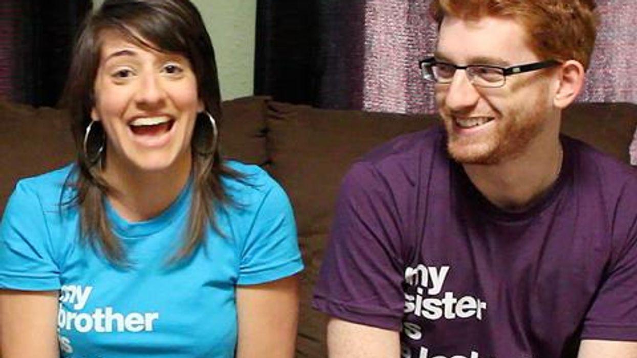 <p>WATCH : Gay Siblings Come Out The Same Day!</p>