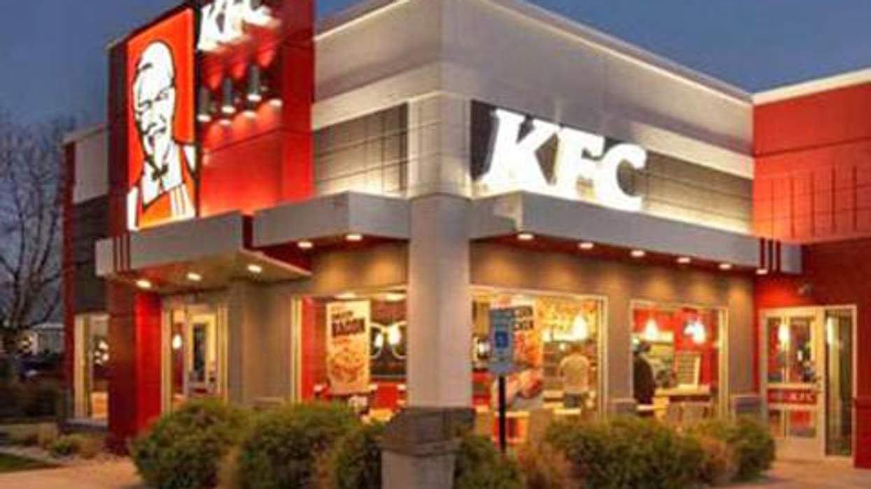 <p>Kentucky Fried Apology to Ousted Kissing Lesbians</p>