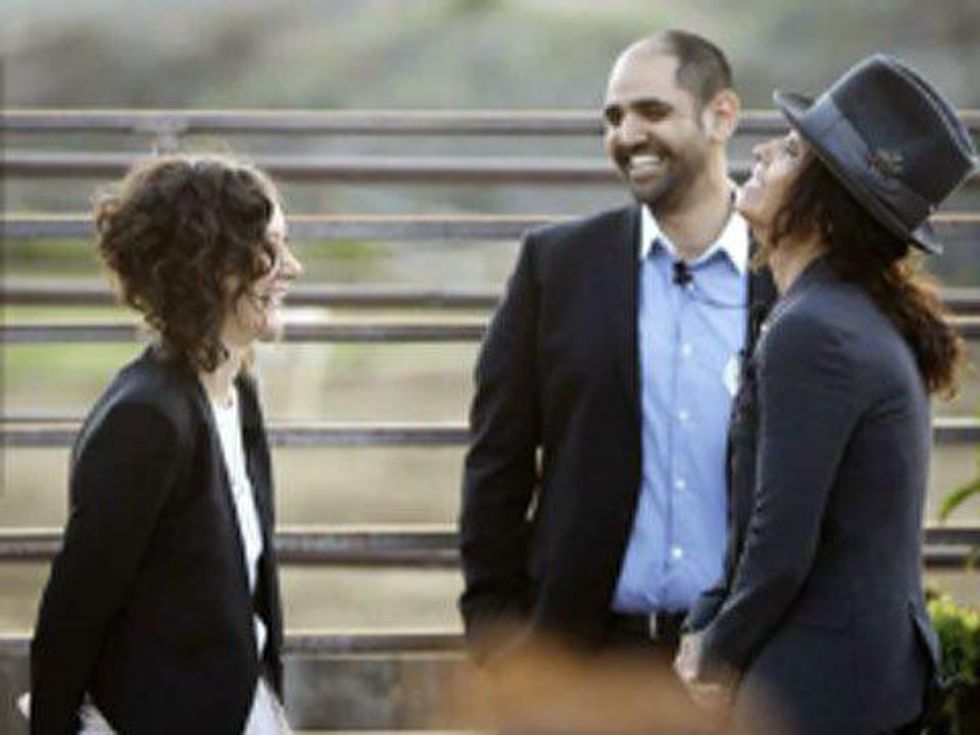 WATCH: Sara Gilbert Shares About Her Big Rock-N-Roll Gay Wedding to Linda Perry! 