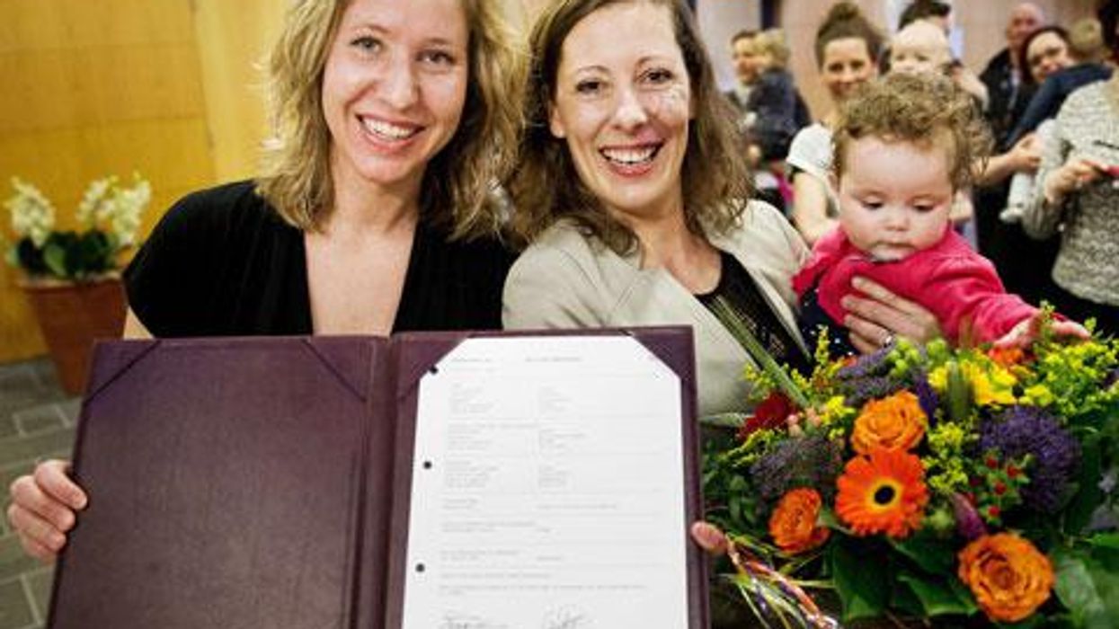 <p>Netherlands Extends Adoption Rights for Lesbian Mothers</p>