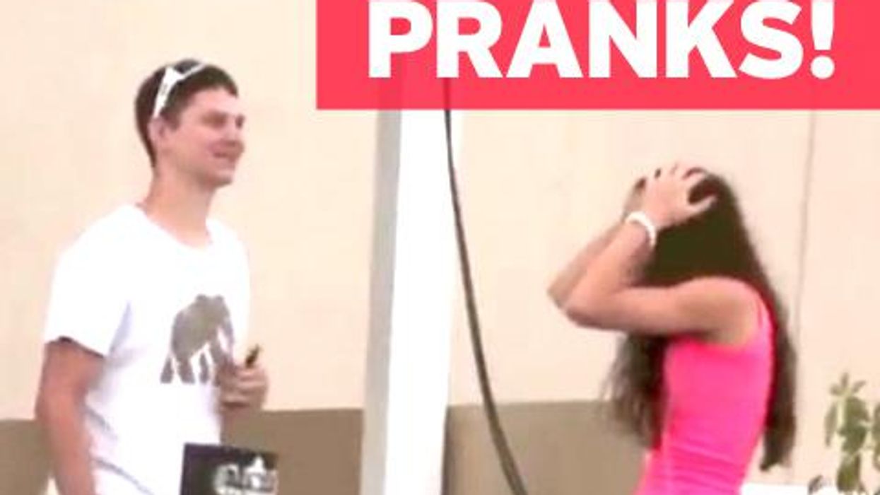 <p>WATCH : Top 3 Lesbian and Gay April Fools' Pranks!</p>