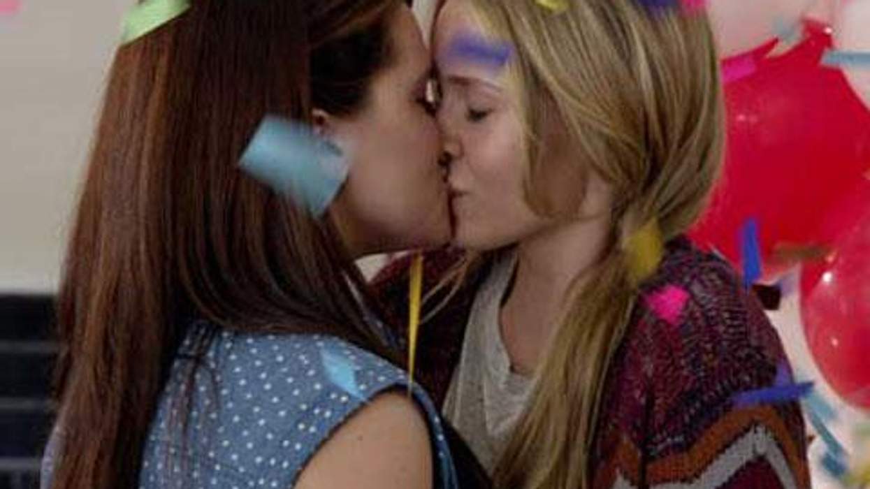 <p>WATCH: MTV Premieres Trailer for Lesbian(ish) Dramedy "Faking It"</p>