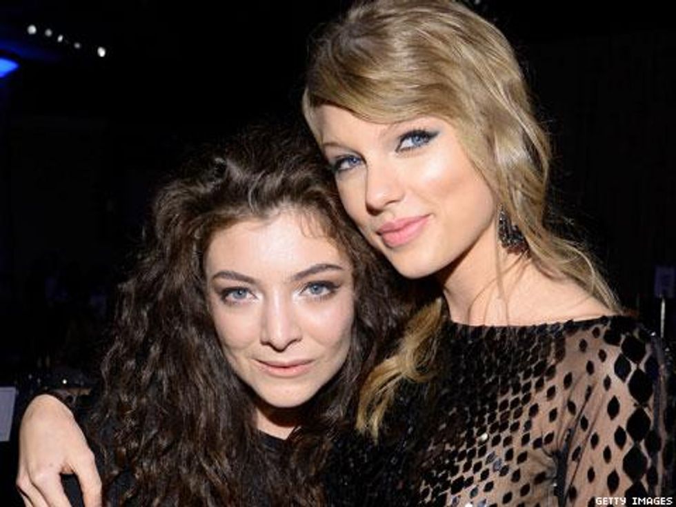 Lesbian Celebrity Porn Taylor Swift - Lorde Takes Down Idiot DJ Who Implies She and Taylor Swift Are Lesbians
